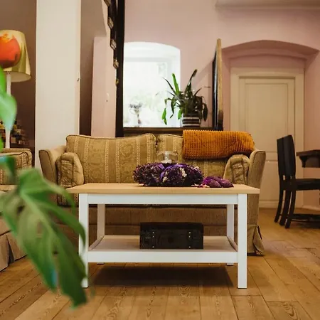 Lawendowa Stajnia Bed & Breakfast *