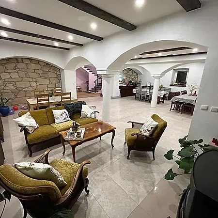 Lawendowa Stajnia Bed & Breakfast *