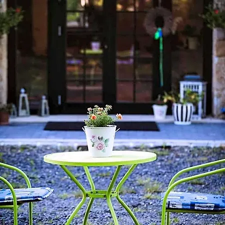 Bed & Breakfast Lawendowa Stajnia