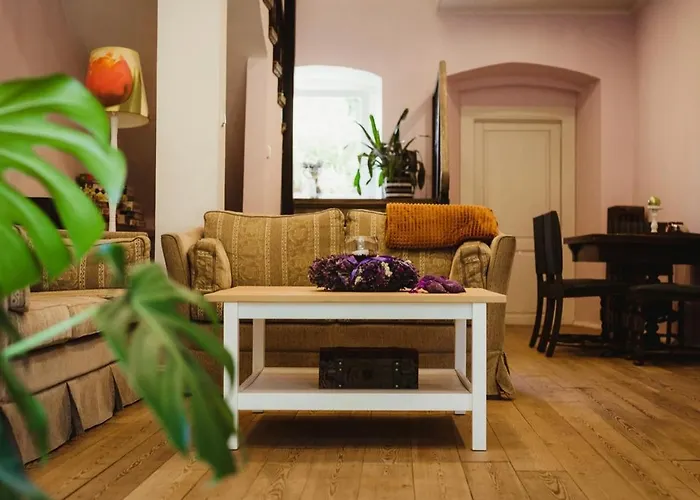 Lawendowa Stajnia 住宿加早餐酒店 *